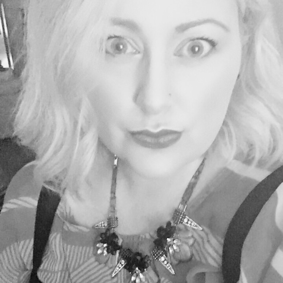 Meet your Posher, Rebekah - Picture 3 of 5